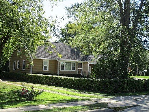 2nd image of 323 Bellevue Ave