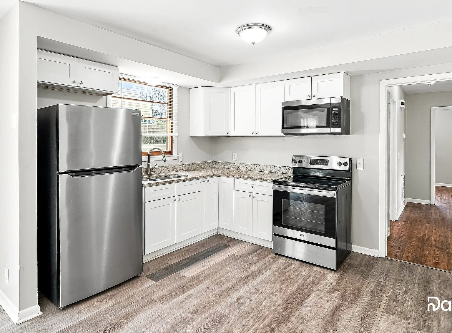 3 bed, 1.5 bath, 1100 sqft, $1,795 — Photo 3
