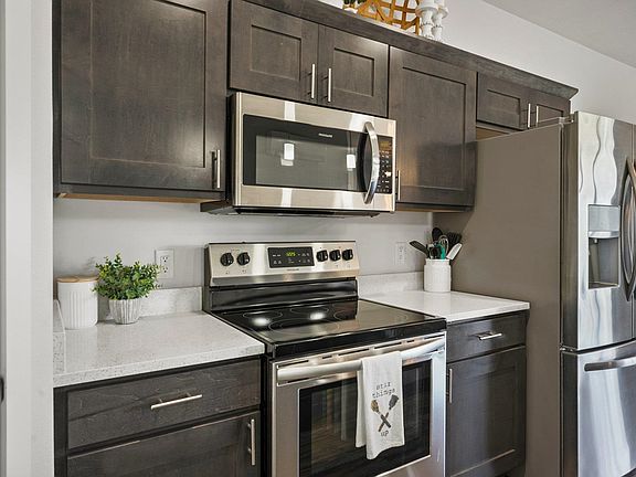 4th image of 1601 N Windsor Ave #105