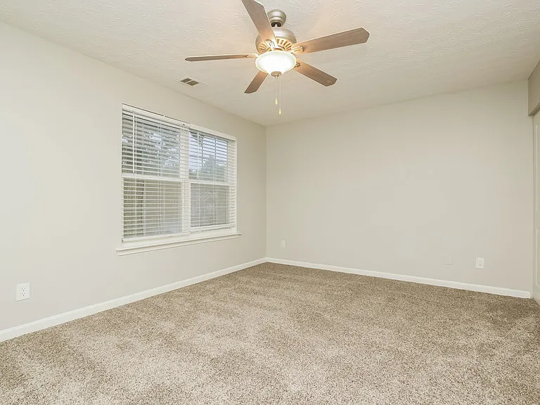 340 Meadows Ln — Photo 13