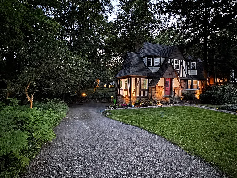 554 Greenvale Dr — Photo 4