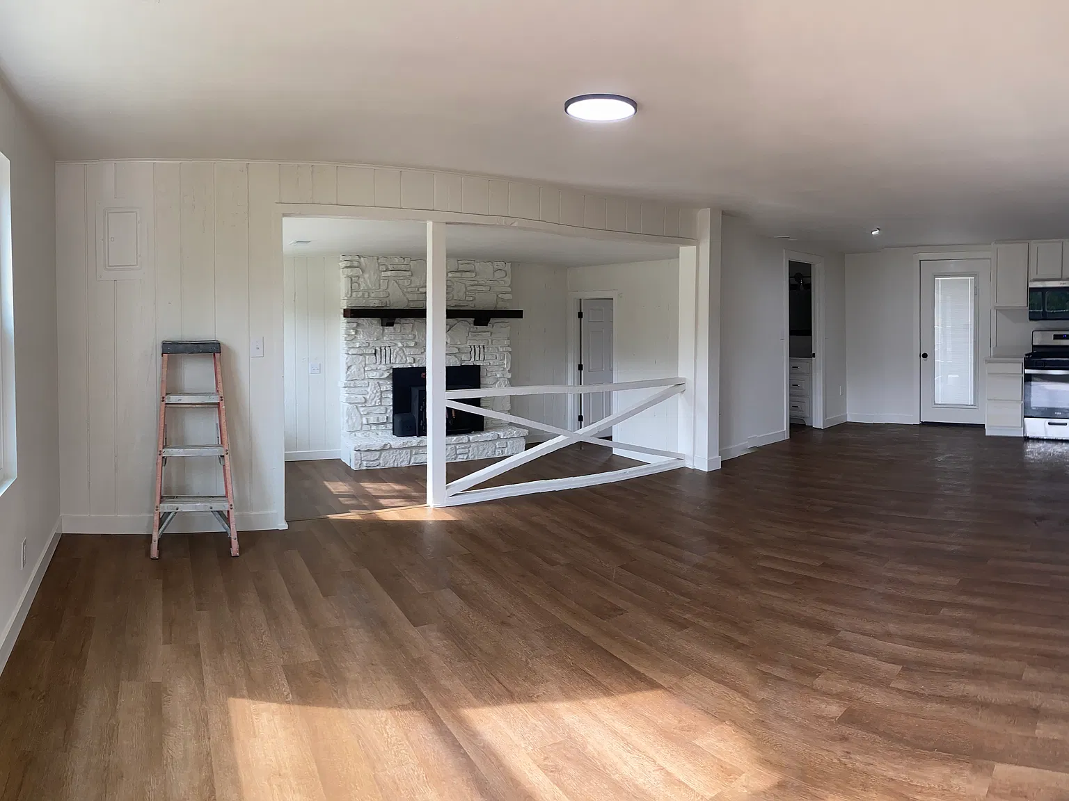 3 bed, 1.5 bath, 1300 sqft, $1,600 — Photo 2
