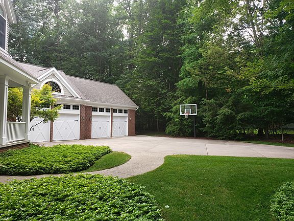 5th image of 3922 Braeburn Dr