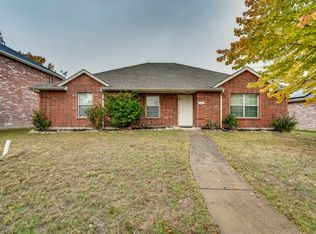 313 Valley Ridge Dr, Red Oak, TX 75154