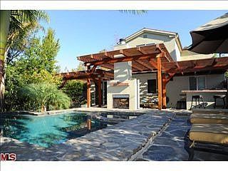 1st image of 3053 Kelton Ave