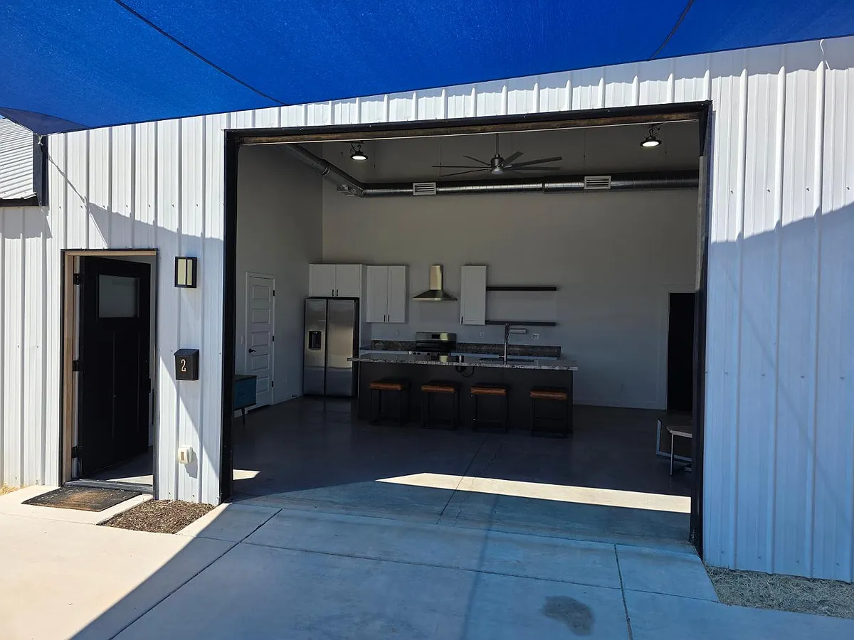 Building Photo - 2061 W Daniel Rd #2