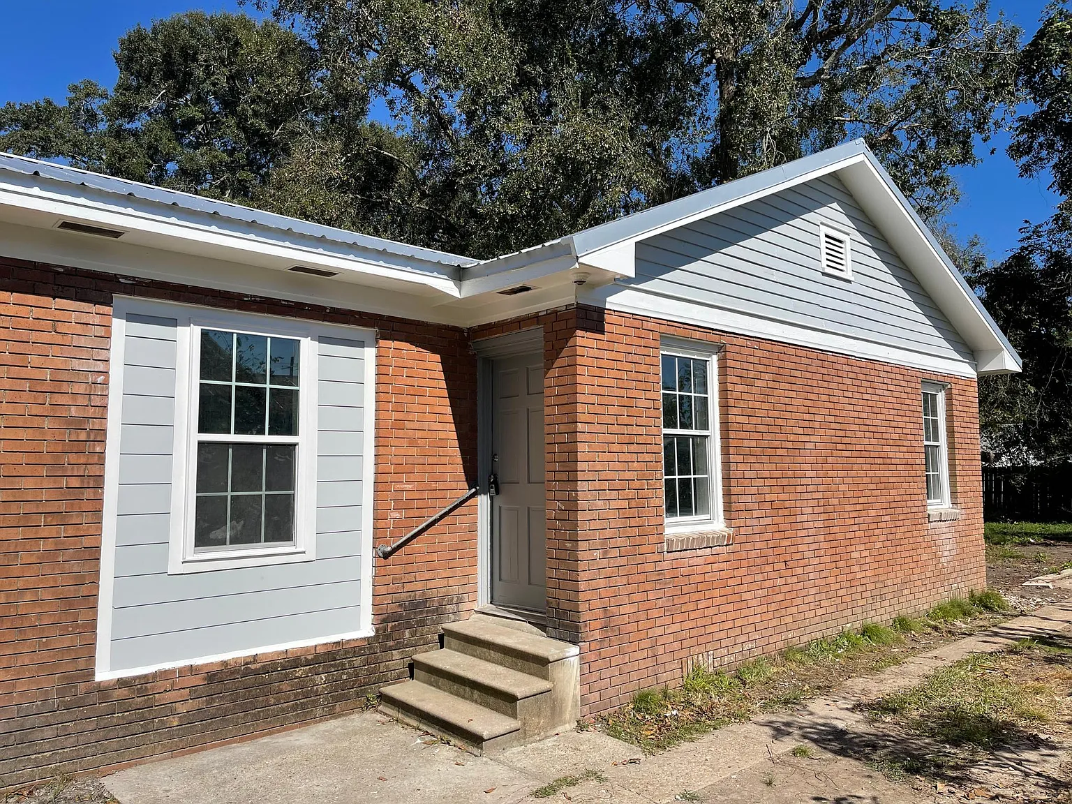 4 bed, 1900 sqft, $1,300 — Photo 2