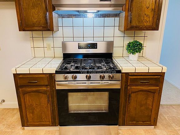 4th image of 1055 W Fremont Ave