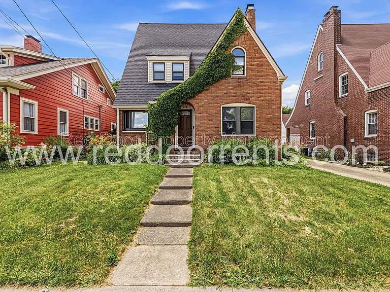 412 N Merrill St — Photo 3
