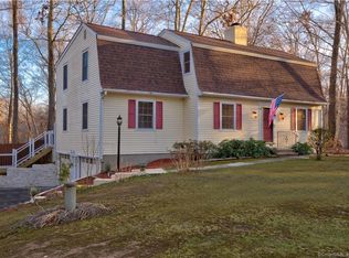 5 Day Dr, Old Saybrook, CT 06475