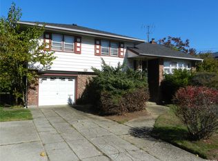 308 Violet St, Massapequa Park, NY 11762