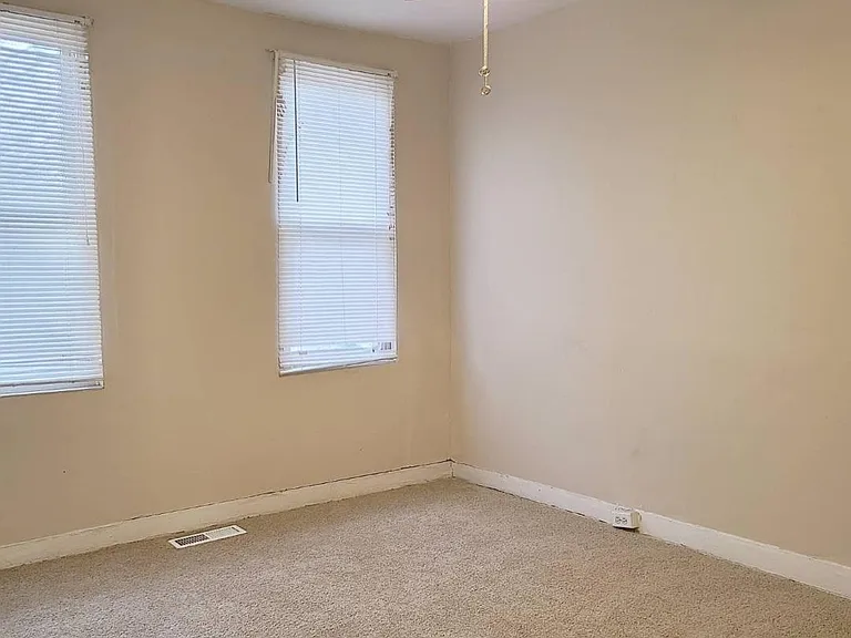 1539 Homestead St — Photo 5