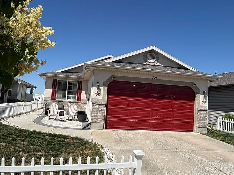 721 N Skipton Dr — Photo 2