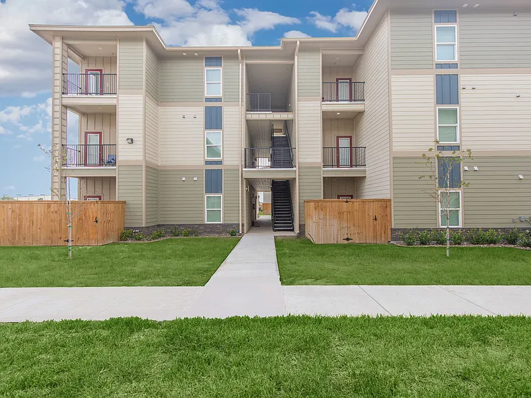 Midtown Brownsville — Photo 31