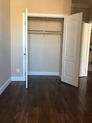 Rented by Perry Associates NYC Inc | media 25