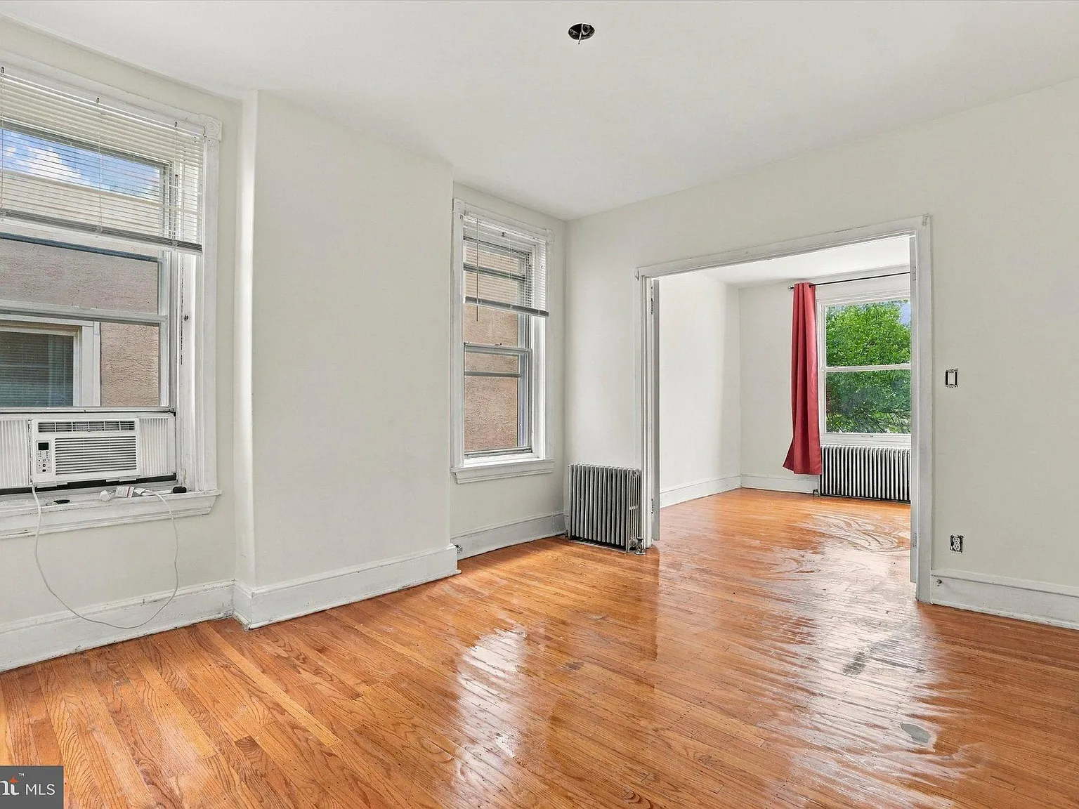 3 bed, 1.0 bath, 1598 sqft, $2,250 — Photo 2