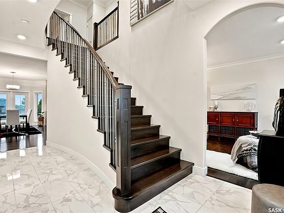 4th image of 231 Fleming Crescent