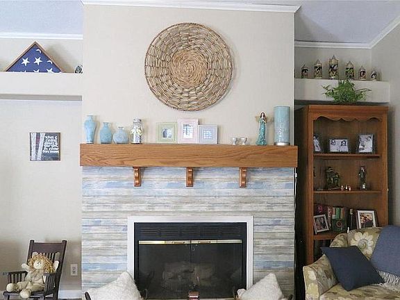 gas fireplace/ living room