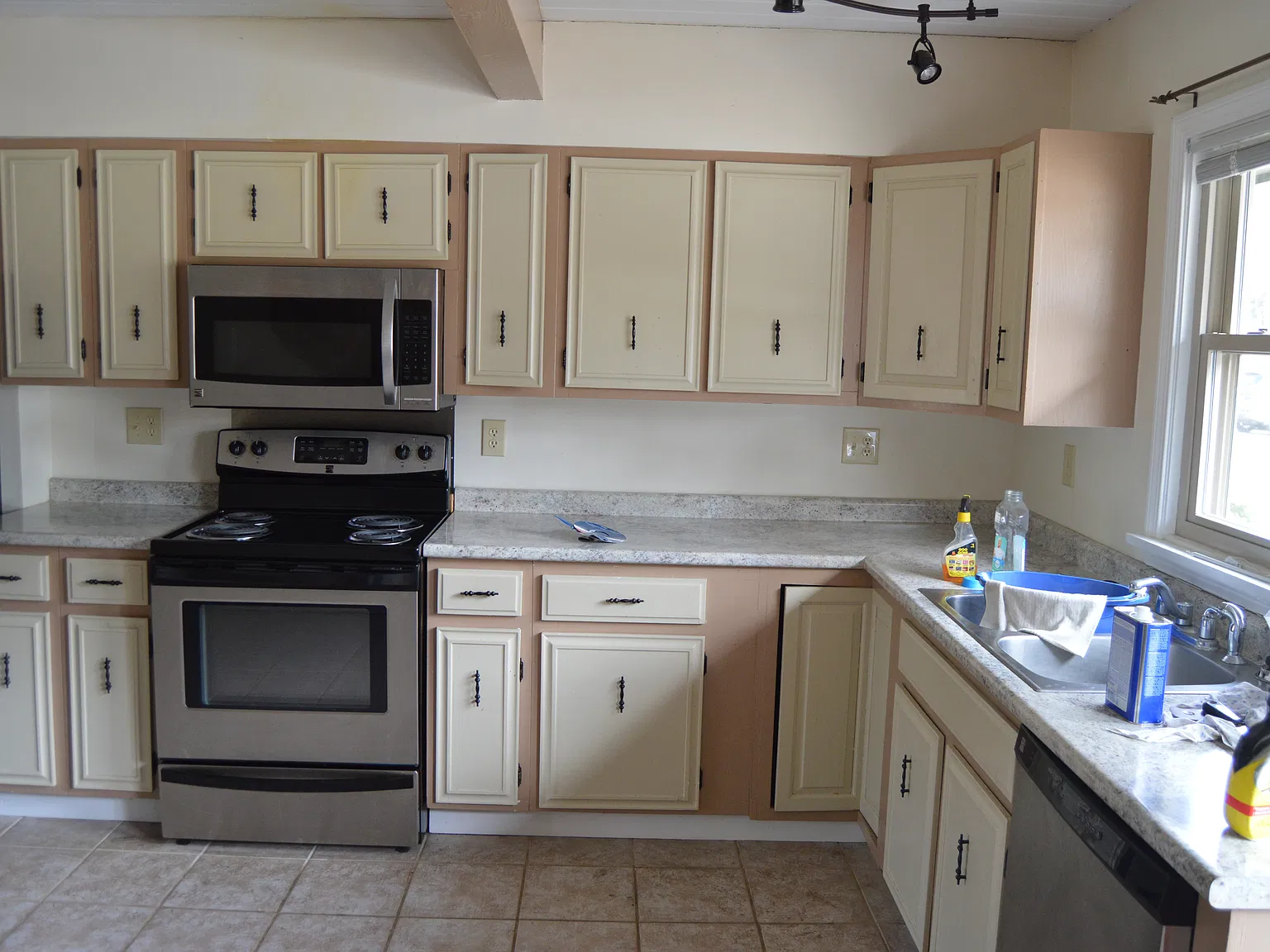 2 bed, 1032 sqft, $2,150 — Photo 2
