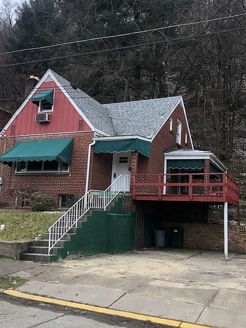 407 Marion St photo 1