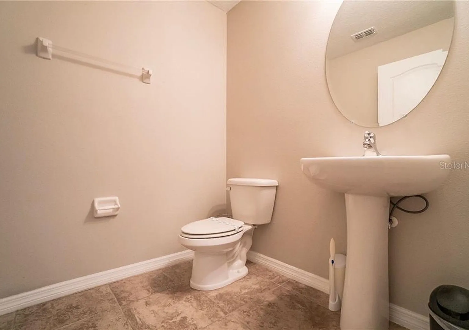 Move In Special- 3/2.5 Beautiful Energy Efficient Townhome In St. Cloud — Photo 4