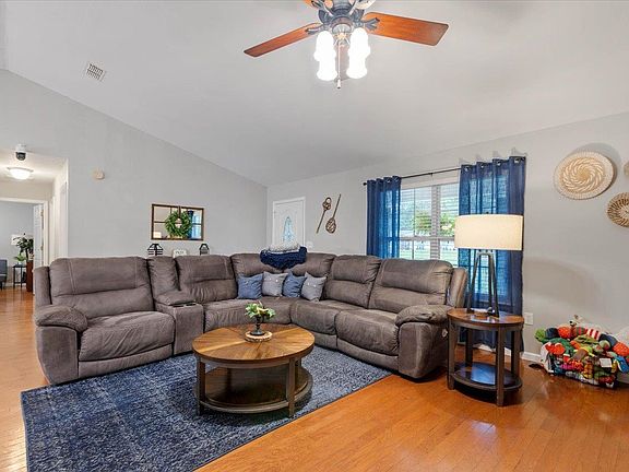 4th image of 13923 Selena Ct