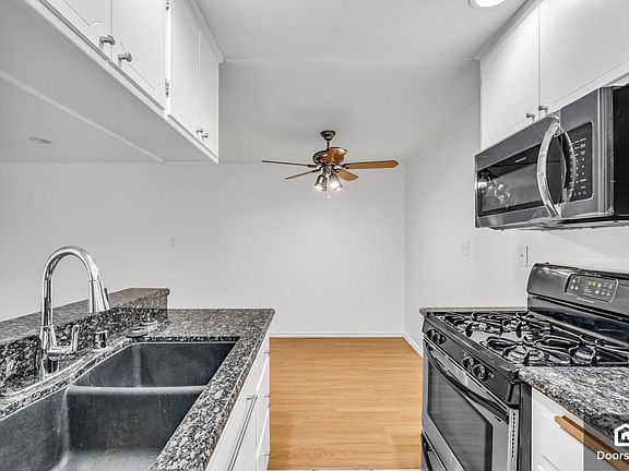 4th image of 1323 S Carmelina Ave APT 109