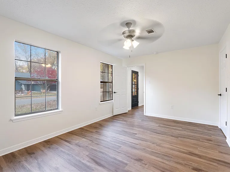 10 Woodbridge Dr — Photo 10