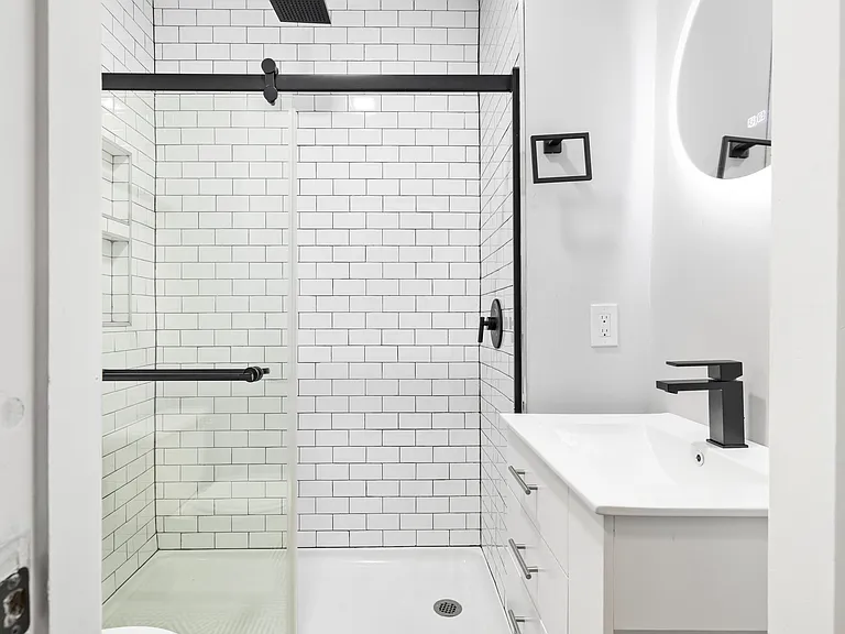 131 Cottage St #1R — Photo 8