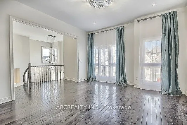 79 Baldry Ave — Photo 8