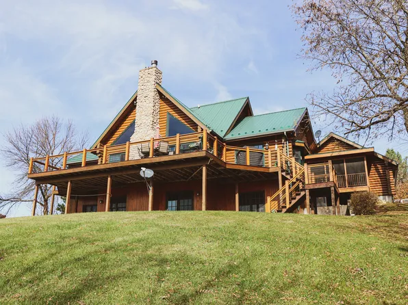 8017 W Chestnut Mountain Rd, Hanover, IL 61041