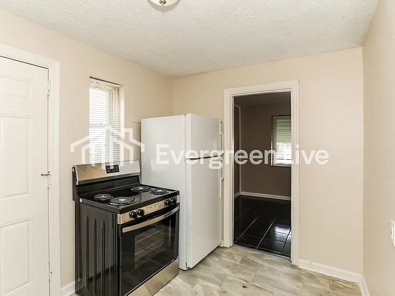 4047 Washington Ave — Photo 6