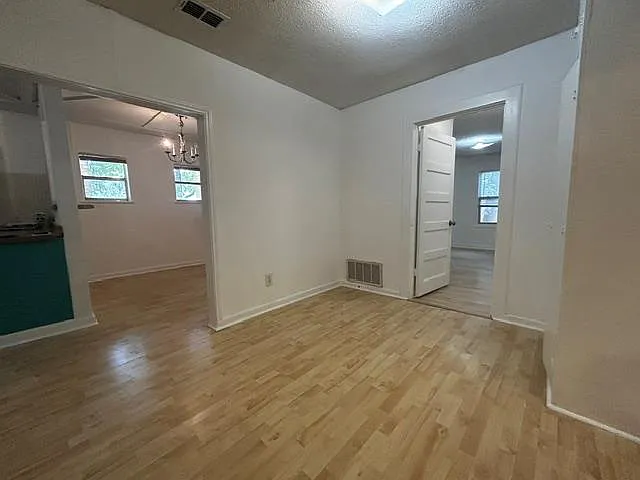 3 bed, 2.0 bath, 1279 sqft, $1,800 — Photo 2