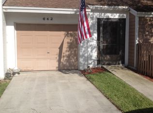 642 Woodgate Ln #B, Sunrise, FL 33326