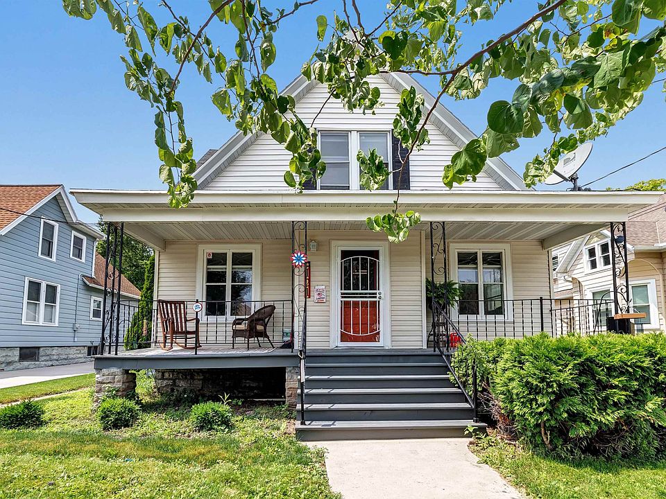1st image of 121 Woodlawn Ave