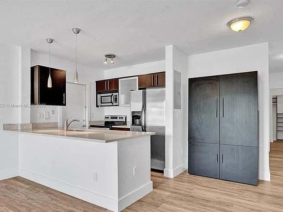 3rd image of 7171 Bay Dr APT 5