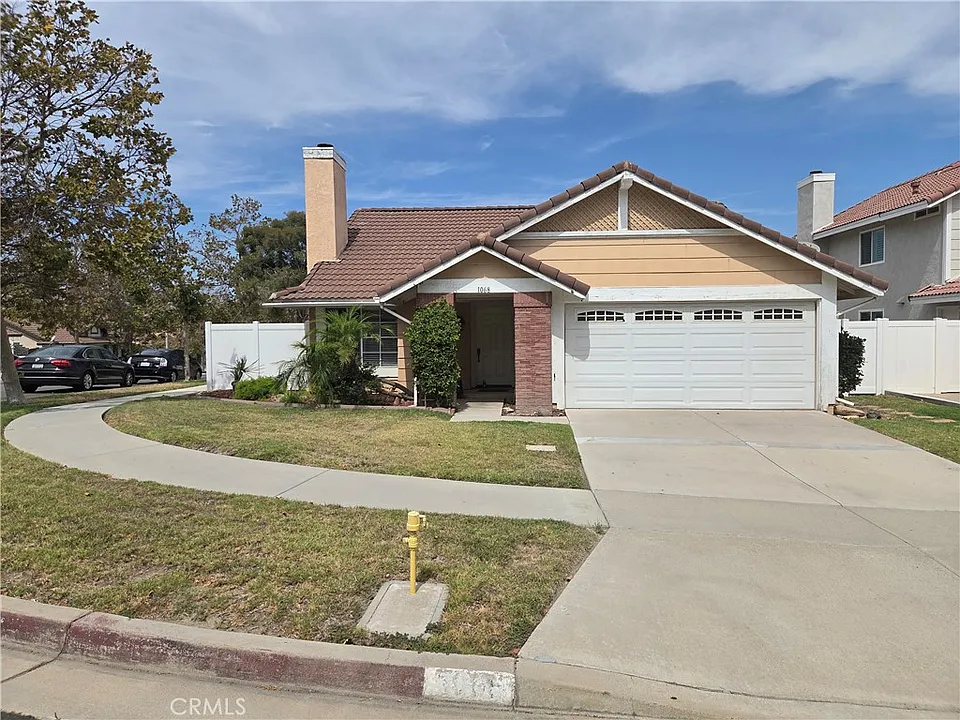 1068 Smoketree Dr