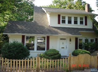 114 Palmer Pl, Leonia, NJ 07605