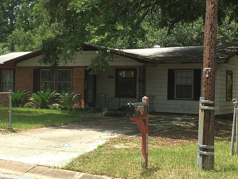 3016 Jacobs Dr — Photo 2