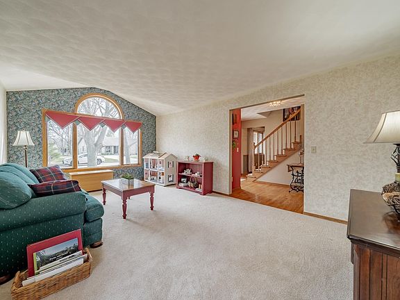 Living rm off foyer