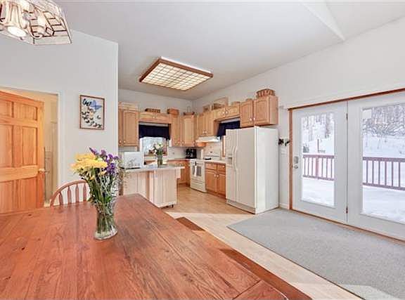 3rd image of 555 Beacon Rd