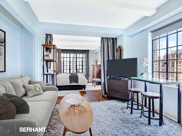 320 E 42nd St APT 2301, New York, NY 10017