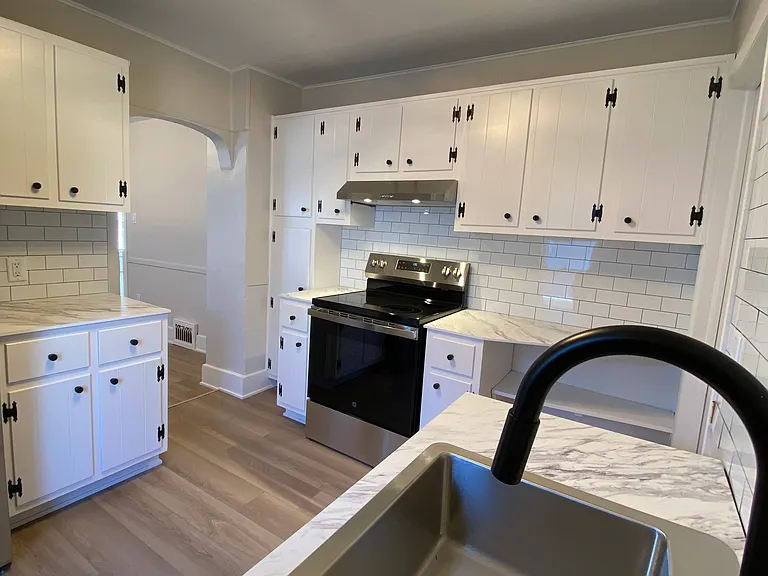 927 Harrison Ave #2 — Photo 2