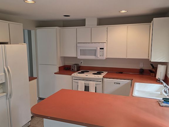 2nd image of 1601 NE 189th St