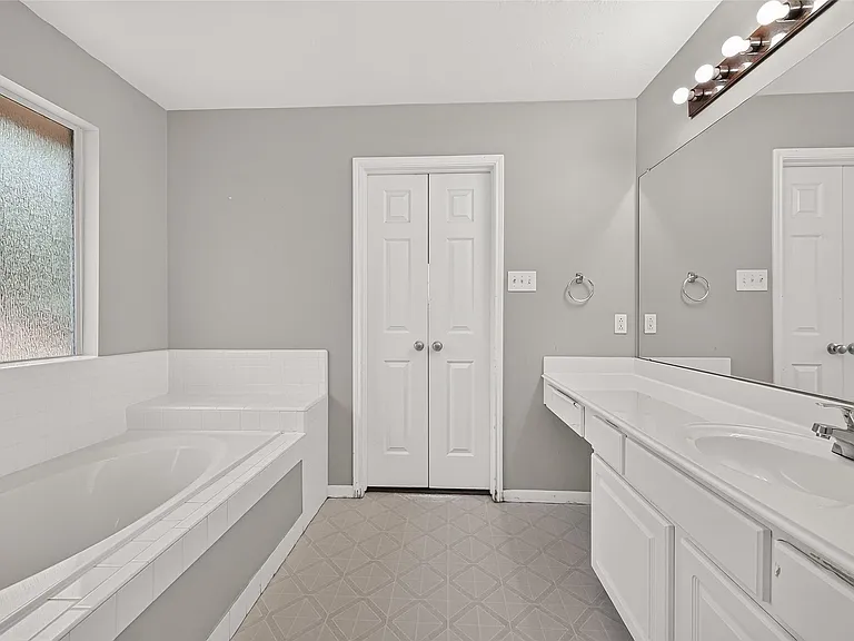 10031 Magnolia Way — Photo 42