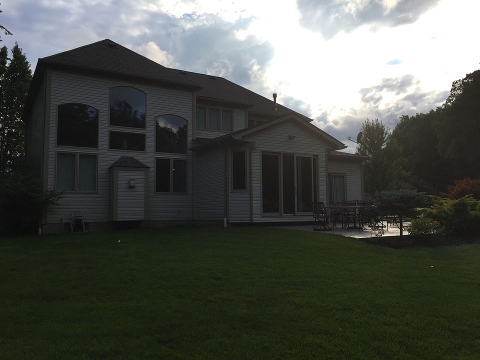 2nd image of 8461 Redwood Ct