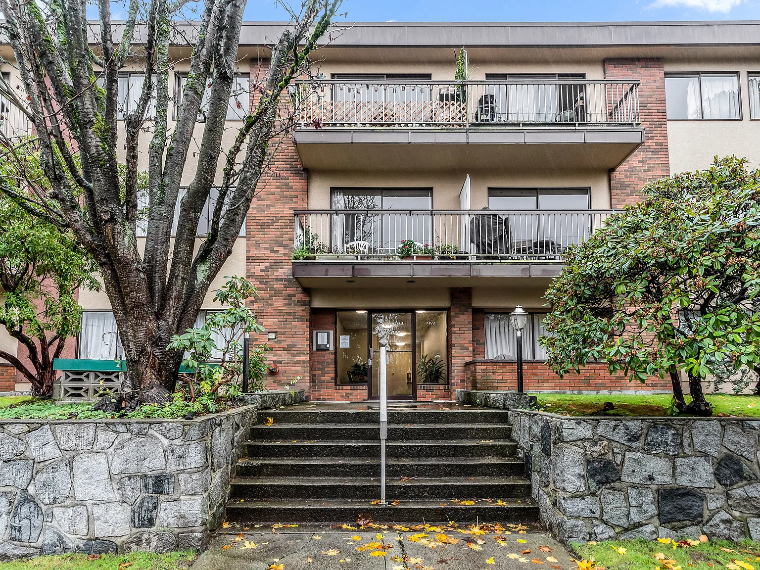 Douglas Place — Photo 4