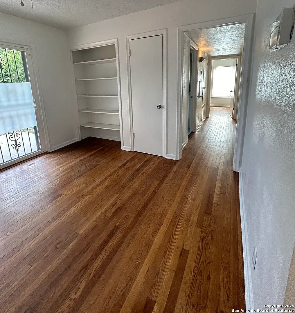 355 Cresham Dr. — Photo 3