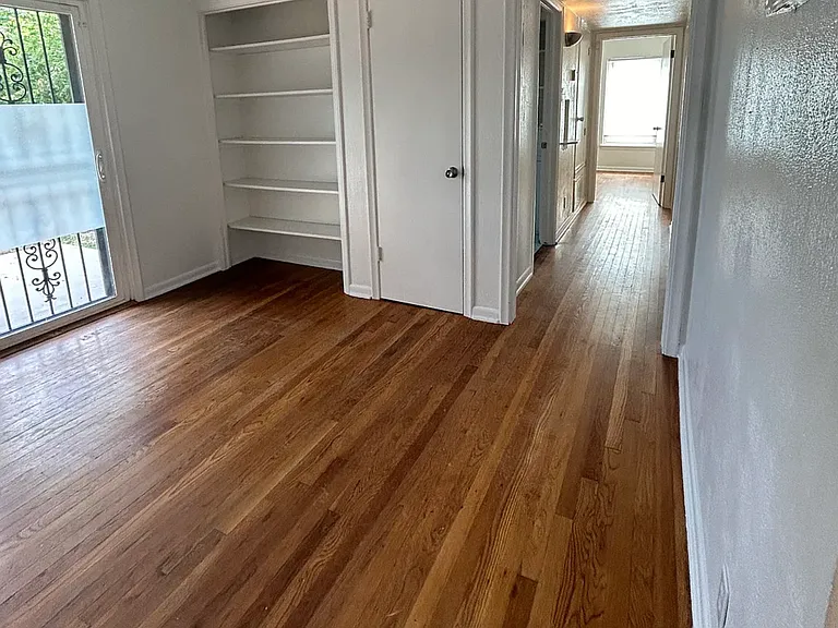 355 Cresham Dr — Photo 3