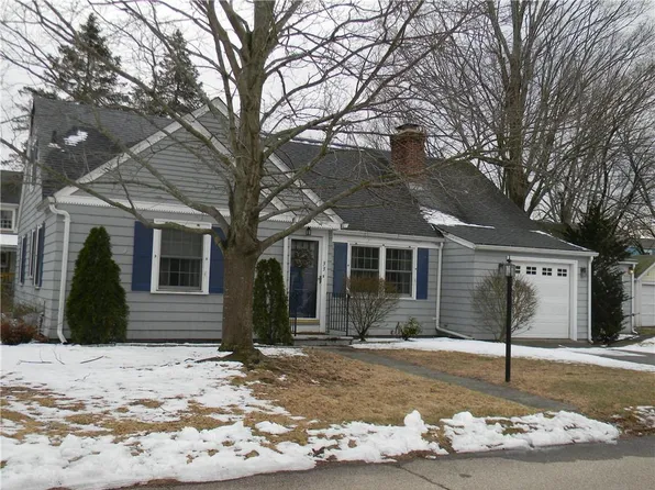 33 Harlem St, Rumford, RI 02916